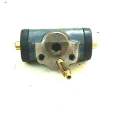 Zetor Wheel Cylinder RH (Lip Seal ) O.E Quality Model 2511/3511