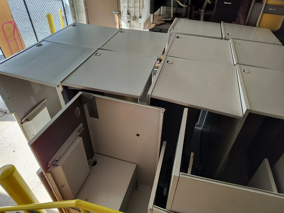 Лот из 6 светло-серых L-образных металлических офисных столов коммерческого класса Hon - Изображение 4 из 4