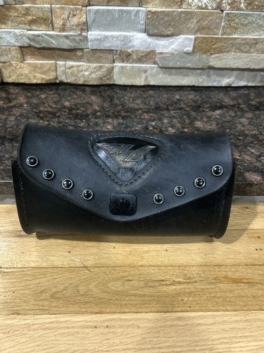 BOLSA DE HERRAMIENTAS PARABRISAS HARLEY DAVIDSON 94-23 ROAD KING CLÁSICO LOGOTIPO EN V TACHONADO - Imagen 2 de 10