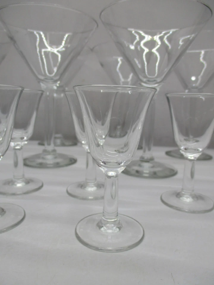 6 vasos Martini con tallo de vidrio transparente de 7" de alto y 6 vasos de chupito de 3 1/2" FRANCIA Foto 3 de 4