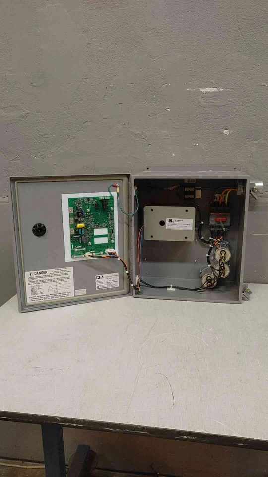 TVSS Liebert Surge Suppressor 480V 3PH 4 Wire 232262(103642) - Image 2 of 4