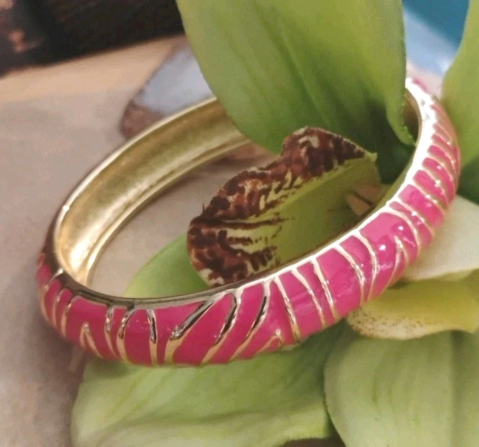 Selvagem e elegante! FORNASH(?) Pulseira articulada esmaltada listras de zebra rosa quente! - Imagem 2 de 4