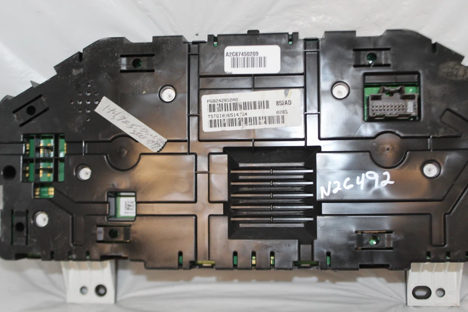 Cuadro de instrumentos velocímetro 2015 RAM 1500/2500 BIGHORN panel 144.705 millas Foto 2 de 4