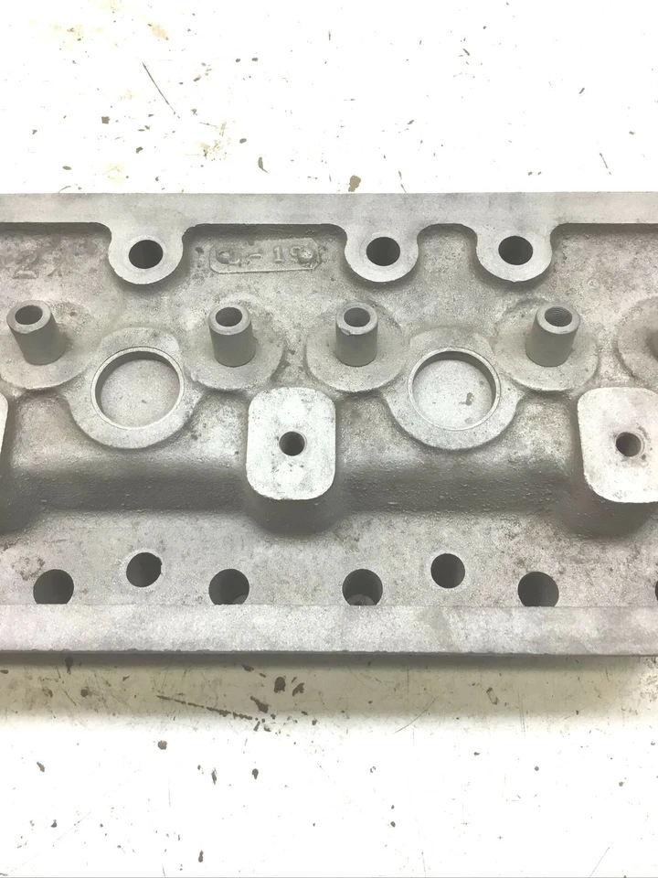 USED ALLIS CHALMERS B C CA RC TRACTOR CYLINDER HEAD AM2917 CRACK FREE - Image 3 of 4