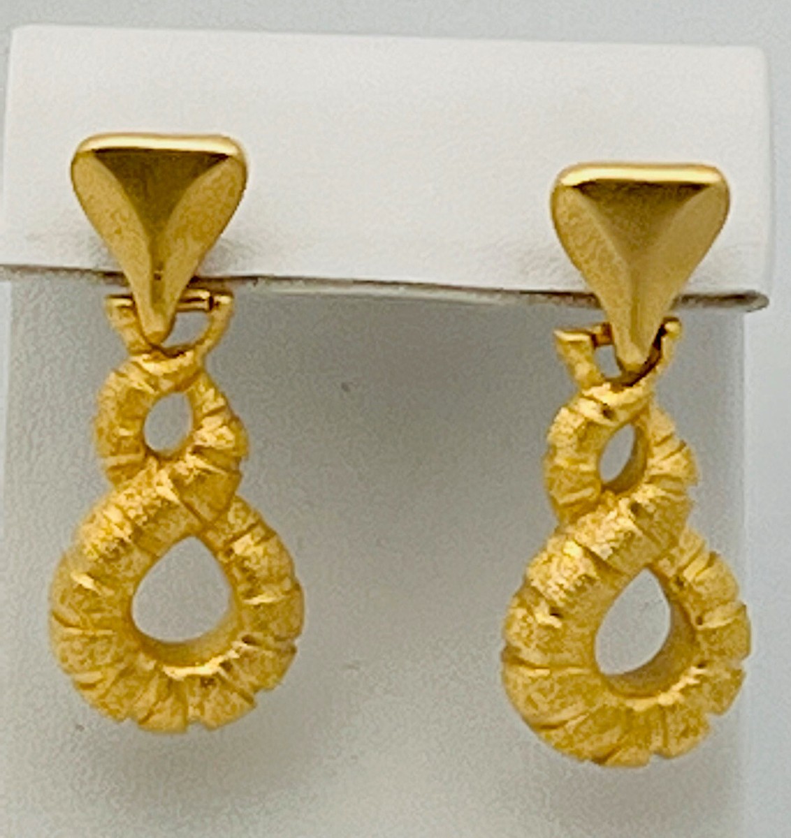 Vintage 1980-90s Matte Gold Tone Textured Figure Pierced Earrings