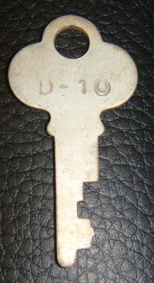 D-33 key forAMCO padlock Gumball //Peanut Original Advance Vending Machine Co