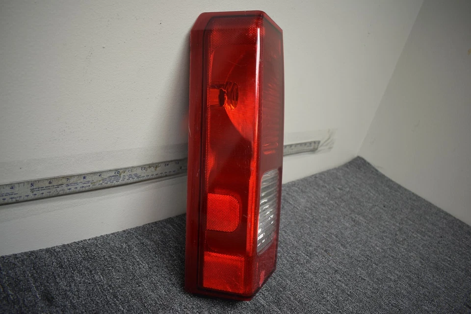 2006-2010 HUMMER H3 ЛЕВАЯ СТОРОНА ЗАДНИЙ ФОНАРЬ ЗАВОДСКОЙ OEM - Изображение 2 из 4