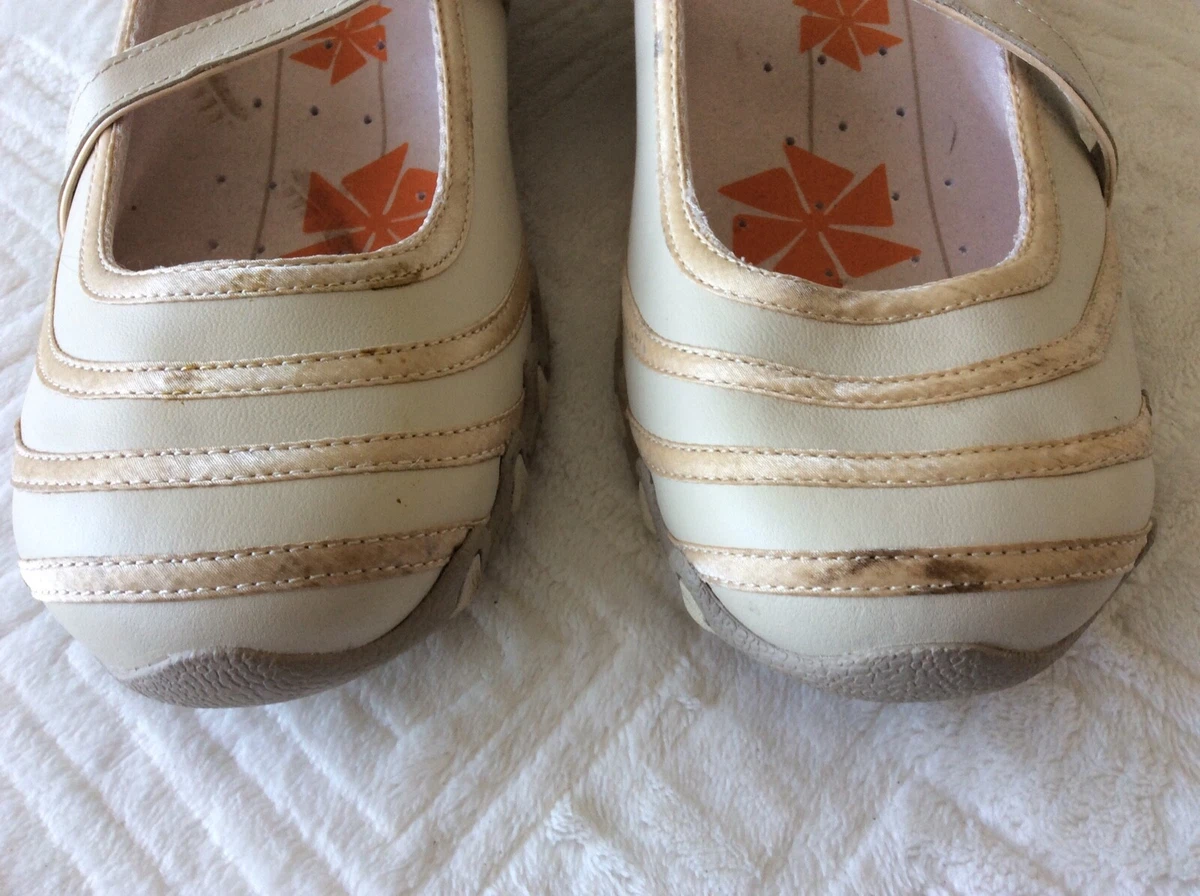 SKECHERS real leather ladies beige comfort shoe size 6 39