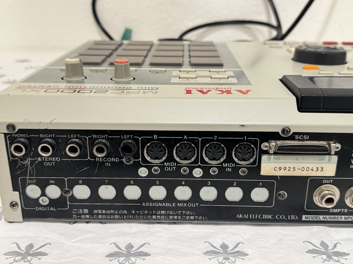 Akai MPC2000XL Sampler & Sequencer Beige 16 Pads MIDI SCSI With