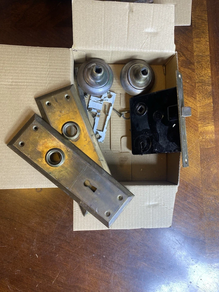 Lote de 4 cerraduras de puerta antiguas Penn placas y tornillos de cubierta de cobre/latón SIN LLAVES Foto 2 de 4