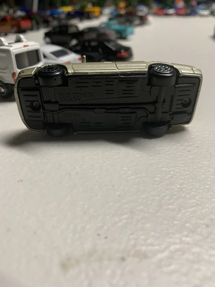 Coche diecast Motormax Toyota Camry 1997-2001 escala 1:64 Foto 3 de 3