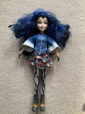 Disney Descendants Evie Puppe Isle Of The Lost Hasbro blaue Haare