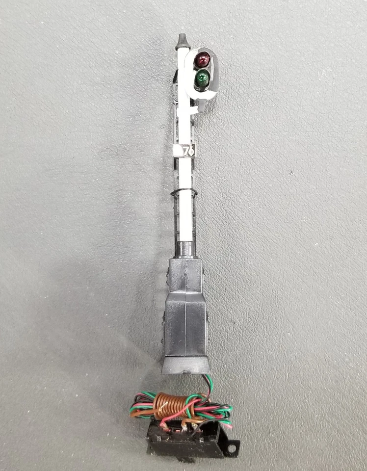 Model Power HO Scale No. 1676-1 RAILROAD SIGNAL BRASS - Image 3 of 4