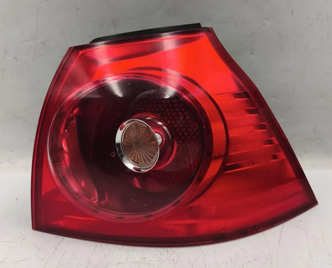 STOP FANALE POSTERIORE DESTRO PER VOLKSWAGEN Golf 5 Berlina 1K6945096E BLP (03>