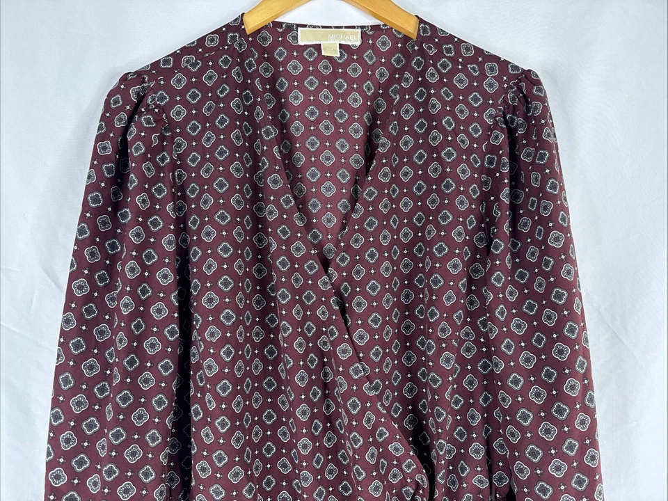 Blusa feminina Michael Kors envoltório falso peplum plus size 0X geométrica manga longa - Imagem 2 de 4