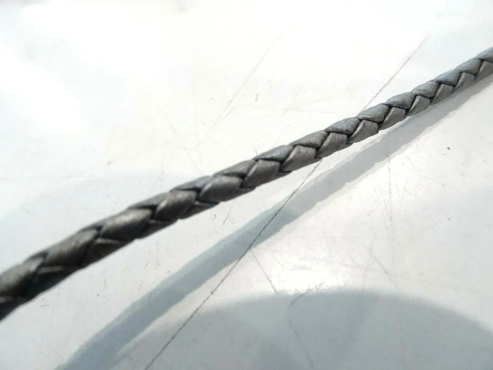 Usado - Pandora Plata Gris Trenzado Doble Cuero Dije Pulsera - 1 Dijes Foto 4 de 4