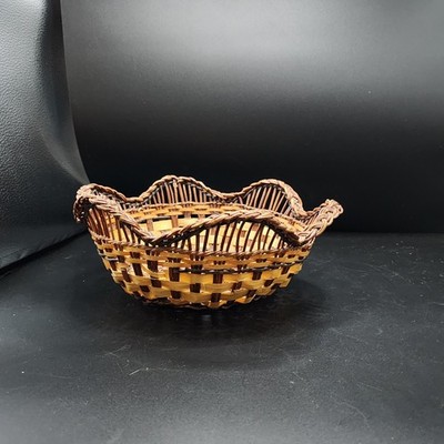 Vintage Hand Woven Two-Tone Wicker Basket | Scalloped Wavy Rim | 10'' Round