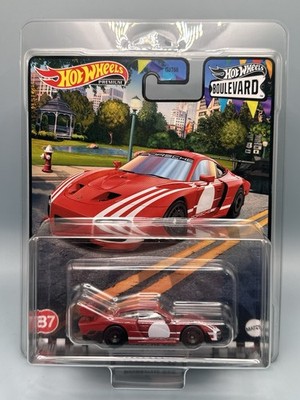 Hot Wheels Premium - Hot Wheels Boulevard #87 Porsche 935 (BBHKF36) In Protector