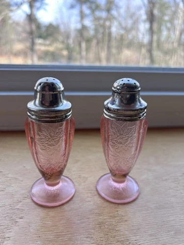 Jeannette Poinsettia Pink Depression 2 Salt And Pepper Shakers Glass Floral