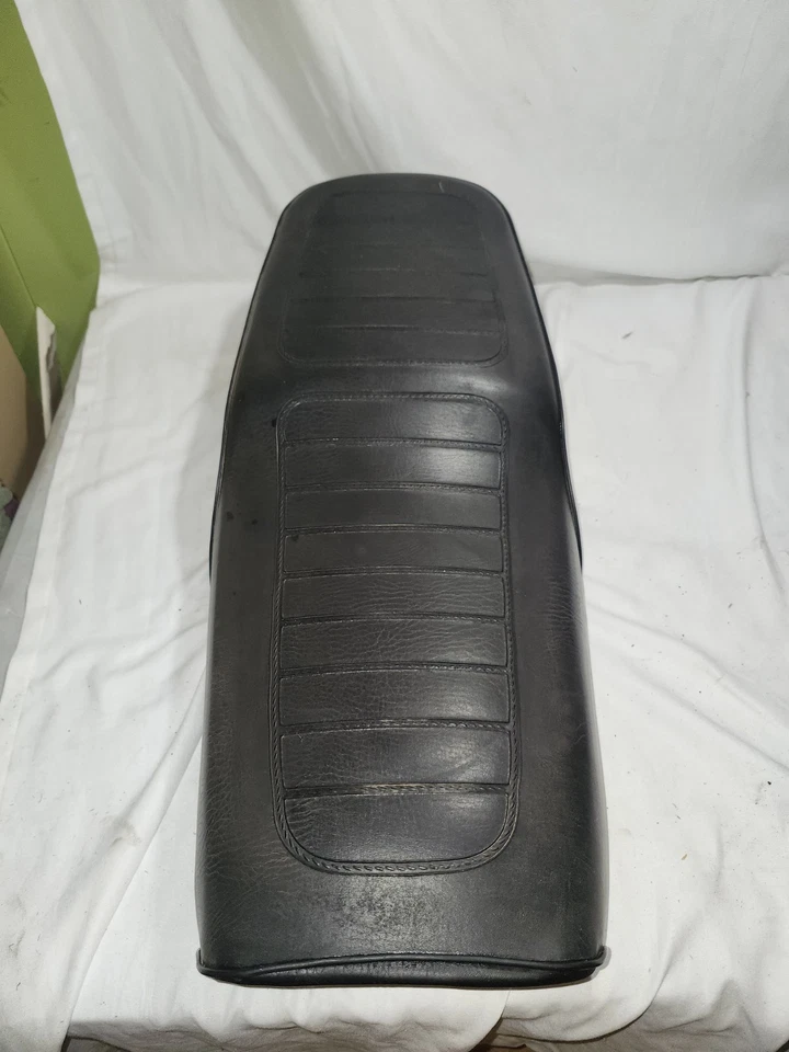 Suzuki GS400T 1981 ORIGINAL seat 2 person, very good condition, No rips - Image 2 of 4