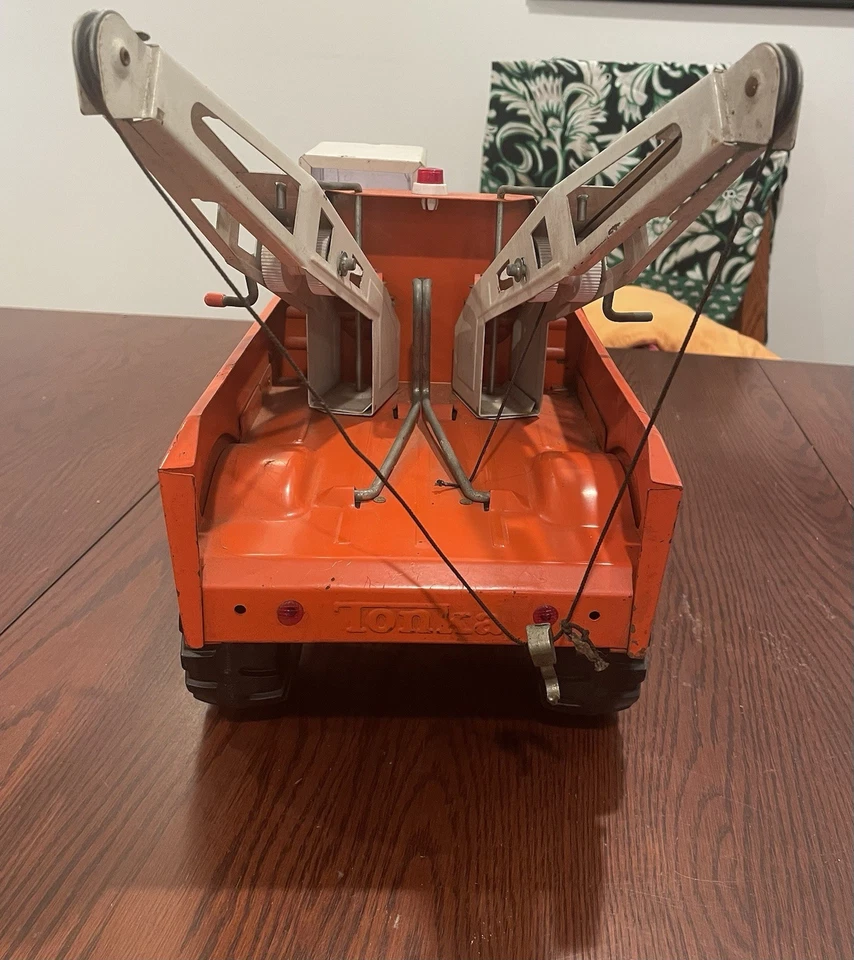 Vintage Orange Mighty Tonka Tow Truck Double Boom Wrecker 18.5” - Image 4 of 4