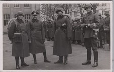Foto, Wehrmacht, vier Soldaten in Wiesbaden D/118