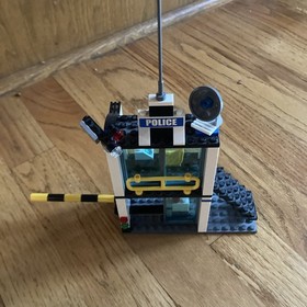 LEGO CITY 7743 & 7744 Police Headquarters 100% Complete w/Minifigures & Manuals