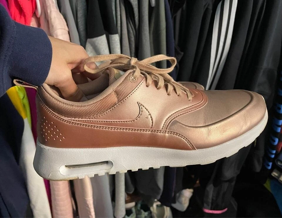 Nike air max clearance thea womens rose gold
