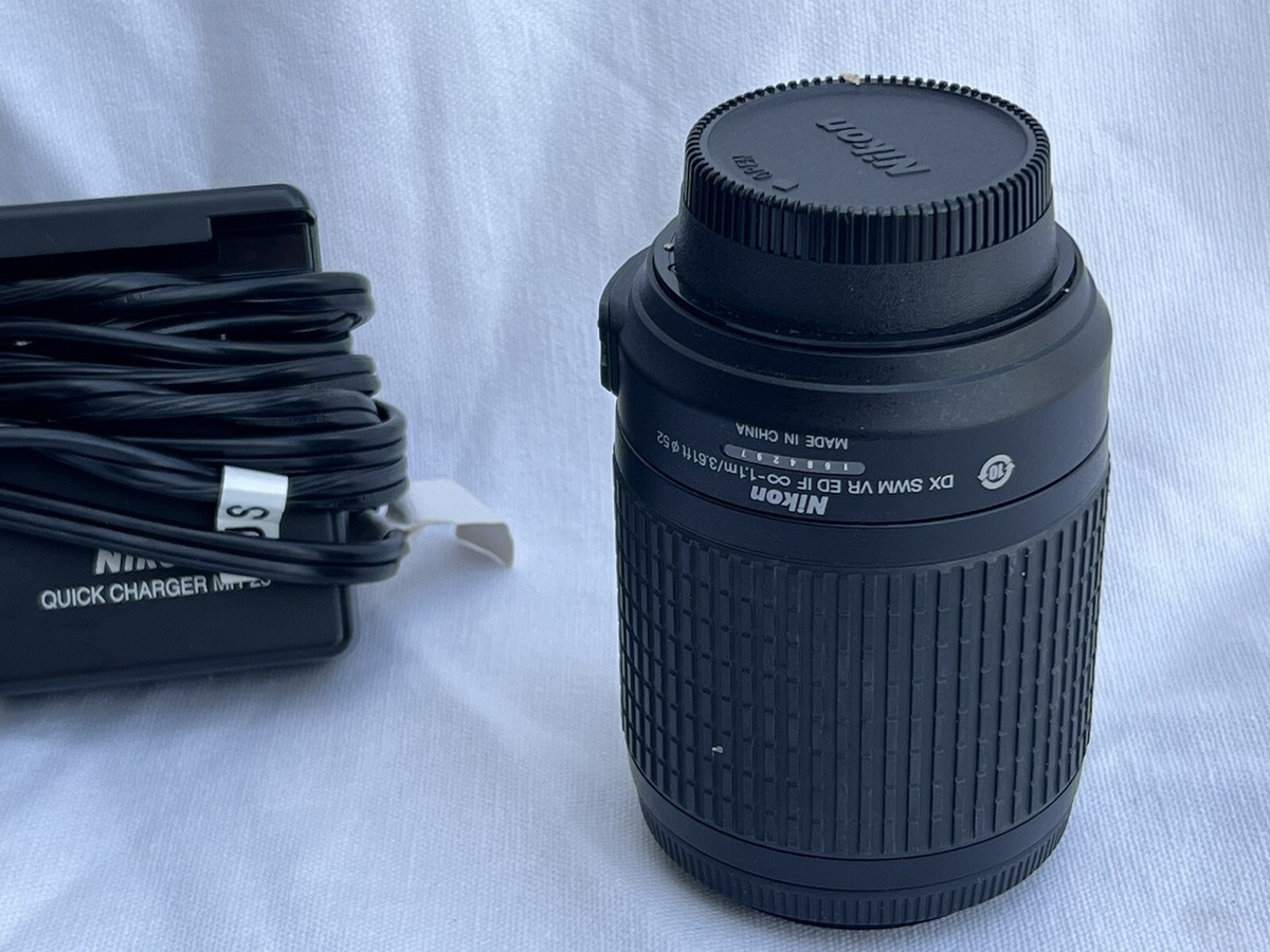 Nikon D5000 DSLR Camera Nikkor AFS 18-55mm DX VR Lens Tested MINT
