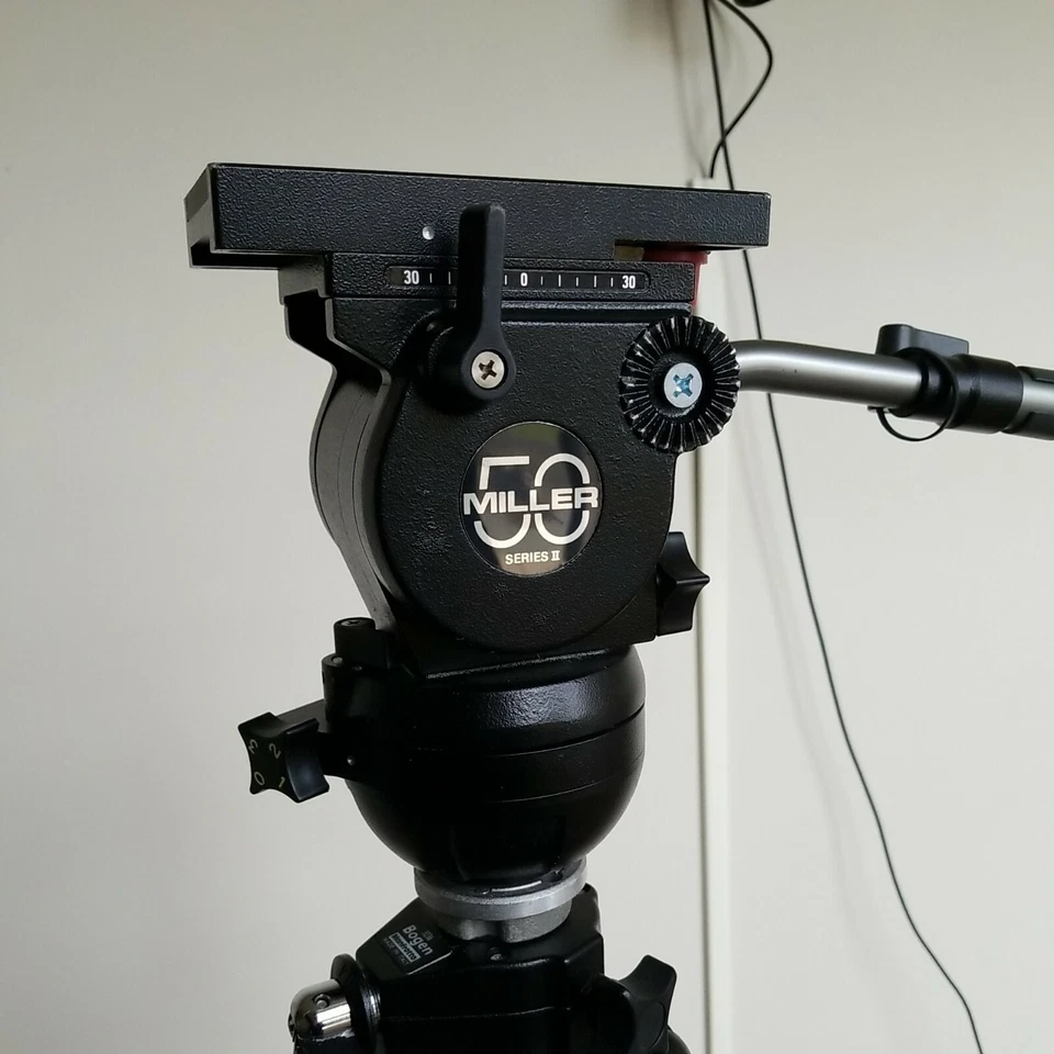 Trípode profesional Manfrotto 075B Super Load y cabezal fluido Miller 50 Serie II Foto 4 de 4