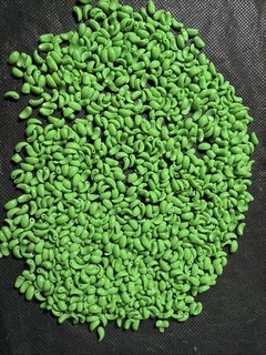 VINTAGE CZECH GREEN CURVED HORN GLASS BEADS 9MM 3MM HOLE ESTATE LOT Z11￼