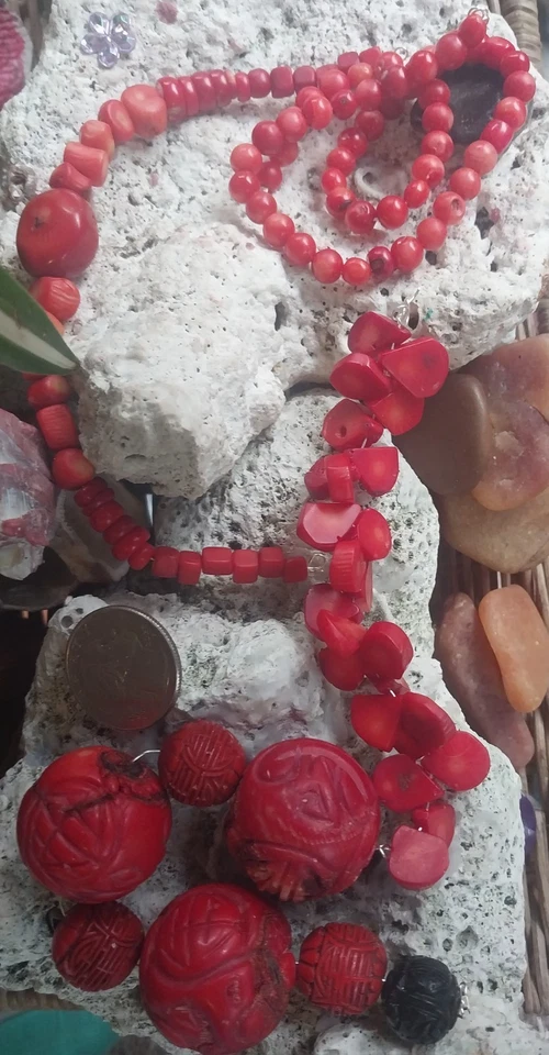 Antiguas cuentas tibetanas de coral rojo, salmón y naranja y tib talladas chinas y cinabrio Foto 2 de 4