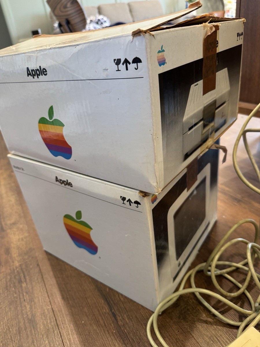 Vintage Apple IIC A2S4000 Computer, Monitor w/Stand G090S