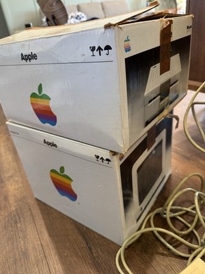 Vintage Apple IIC A2S4000 Computer, Monitor w/Stand G090S