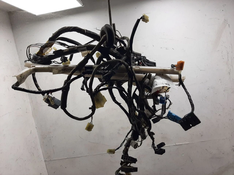 90 TOYOTA PICKUP ARNÉS BAJO TABLERO Y CAJA DE FUSIBLES 2,4 L MT Foto 2 de 4