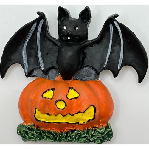 Murciélago de Halloween encaramado en Jack O linterna imán de refrigerador calabaza de colección - Imagen 5 de 6