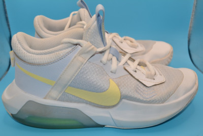 Nike Zoom Crossover Basketball Shoes Youth Size 5.5 Gray White Sneakers