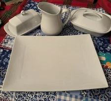 Simple dining dishes