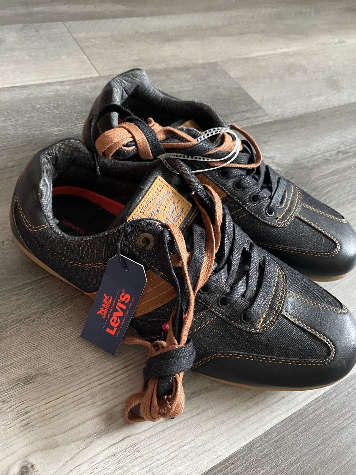 Levi's Solano Shoes Men's Size 10.5 Dark Blue Denim Lace Up Sneakers