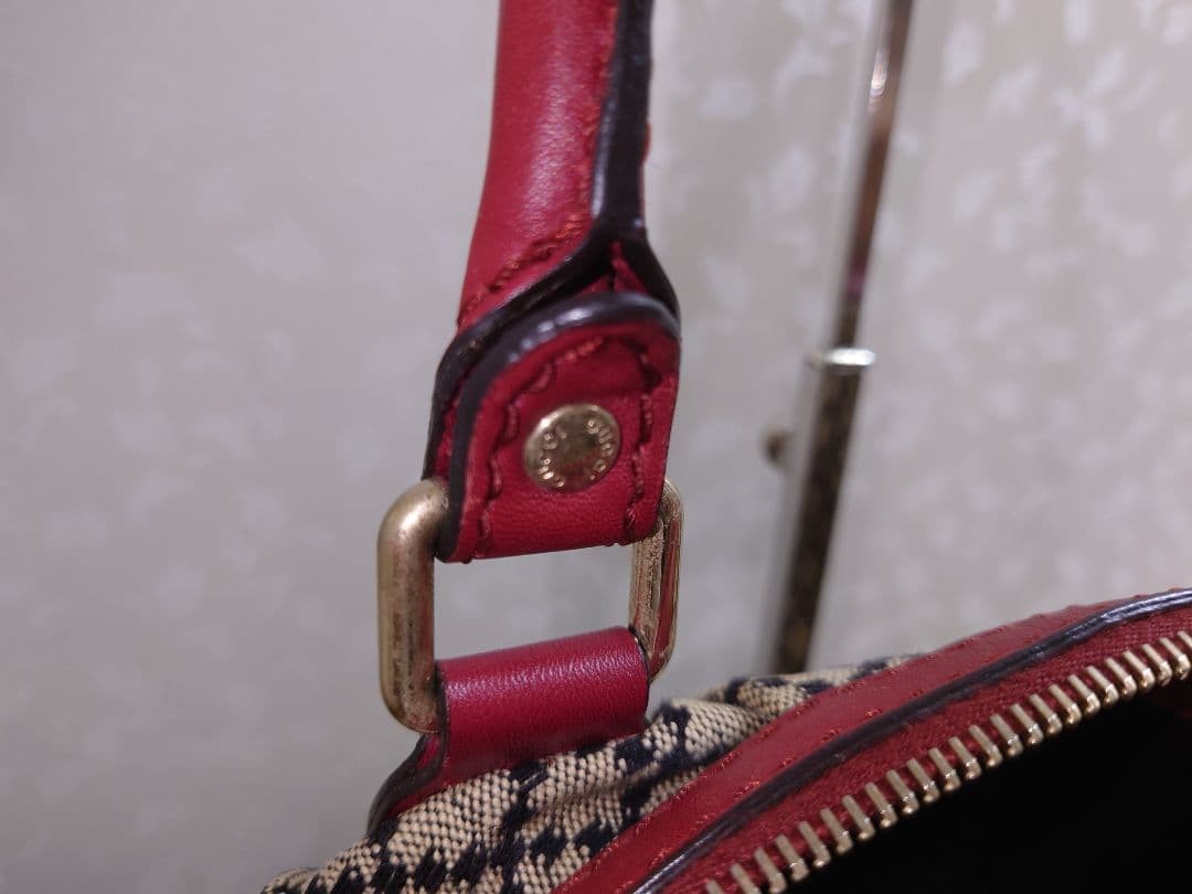 condition GUCCI cute check pattern handbag beige … - image 6