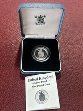 Royal Mint 1988 the Royal Shield of Arms Silver Proof One Pound Coin boxed /COA