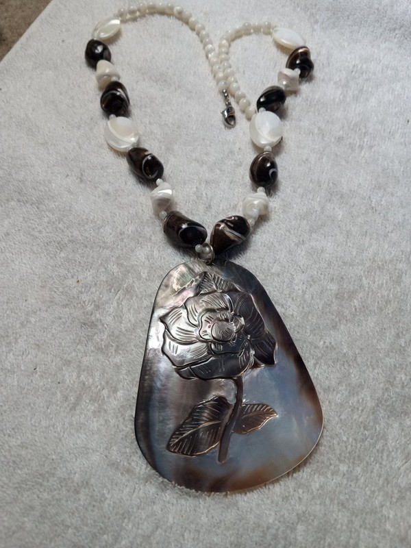 Gorgeous  VTG Mother Of Pearl Hand Carved Rose On Shell Necklace One Of A Kind 