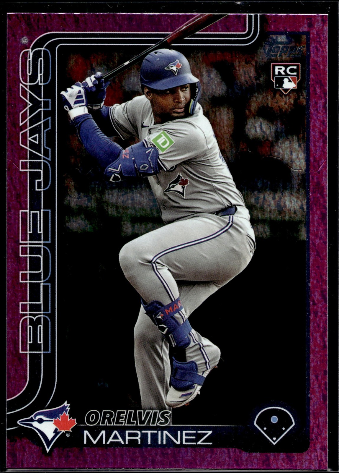 2025 Topps #18 Orelvis Martinez Pink Holo Foil