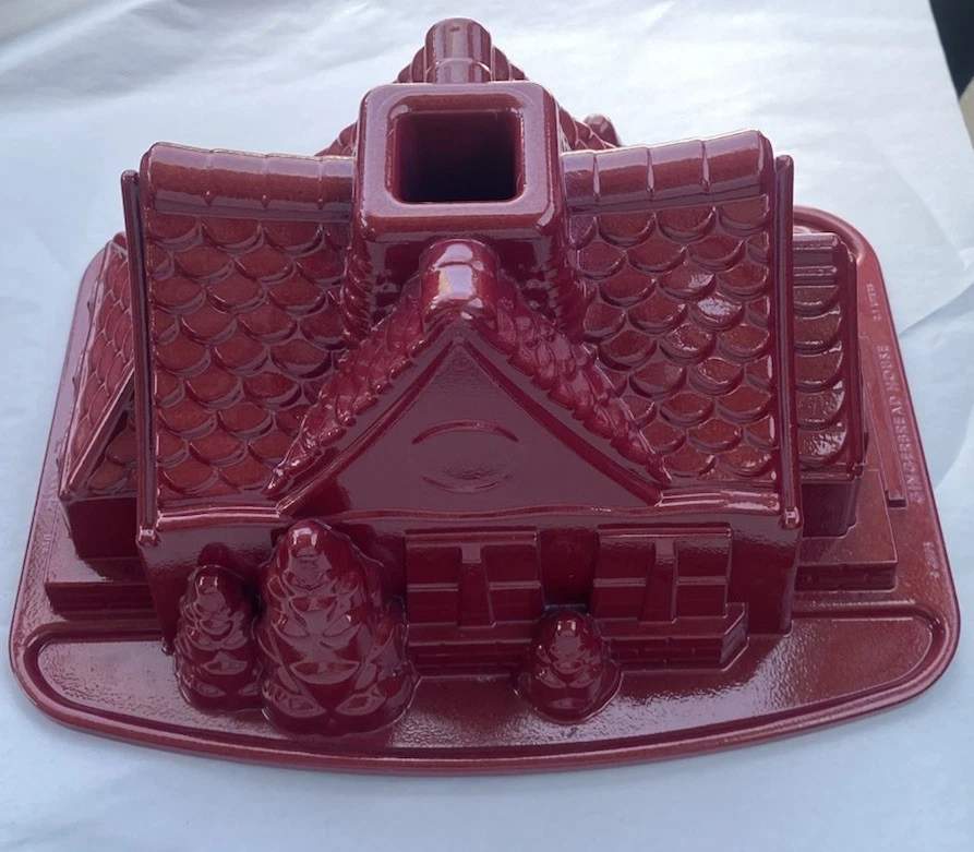 Nordic Ware Holiday Gingerbread House Bundt Cake Pan 9 Cups 2.1 L Holiday Baking