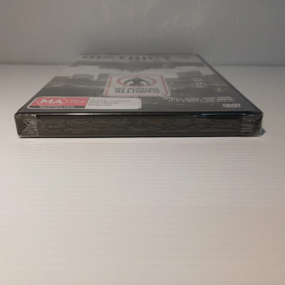 District 9 (DVD, 2009) Brand New and Sealed - image 3 of 4