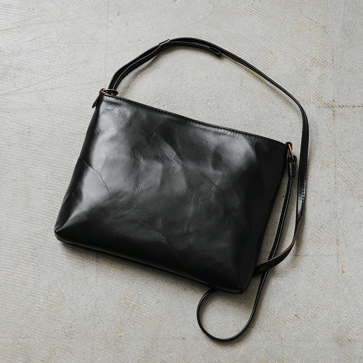Y’2 LEATHER BG-18 Natural Scar Horsehide Sacoche Shoulder Bag Black Japan New