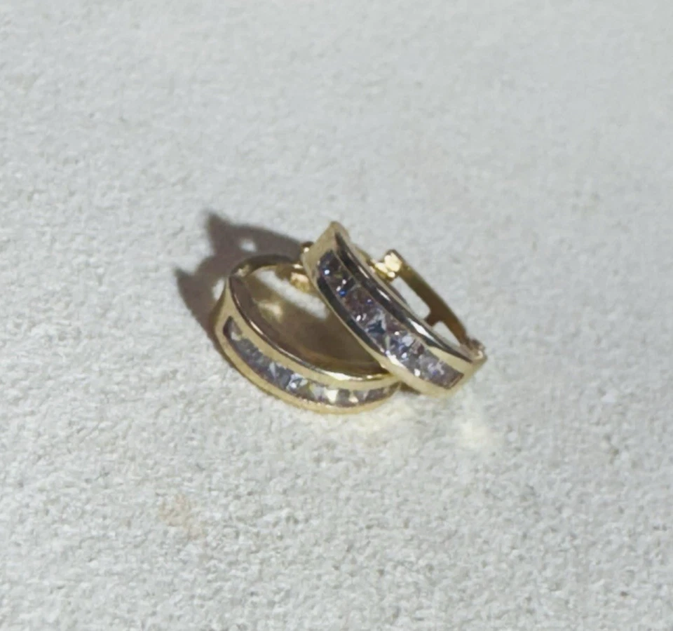 Cute! Solid 10K Yellow Gold Huggie Earrings 7mm inner  10mm outer - Image 3 of 4