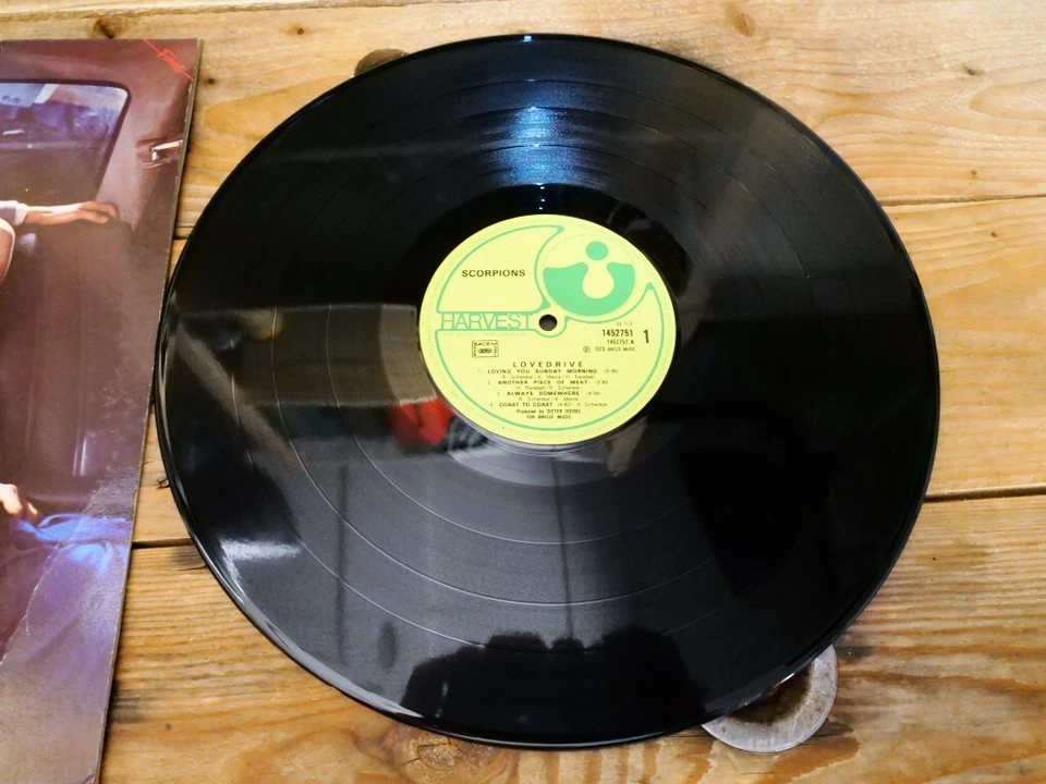 SCORPIONS LOVEDRIVE LP 33T VINYLE EX COVER EX ORIGINAL 1983 - Photo 2/4