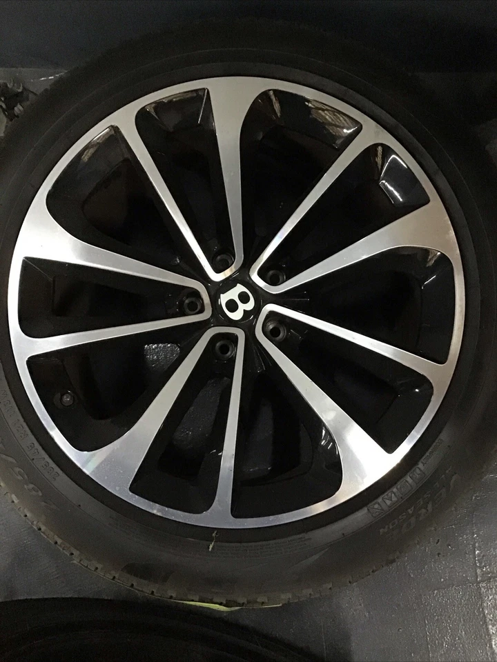 2x Original Alufelgen Bentley Bantayga mit M+S Pirelli Reifen 285/45 R21 - Bild 3 von 4