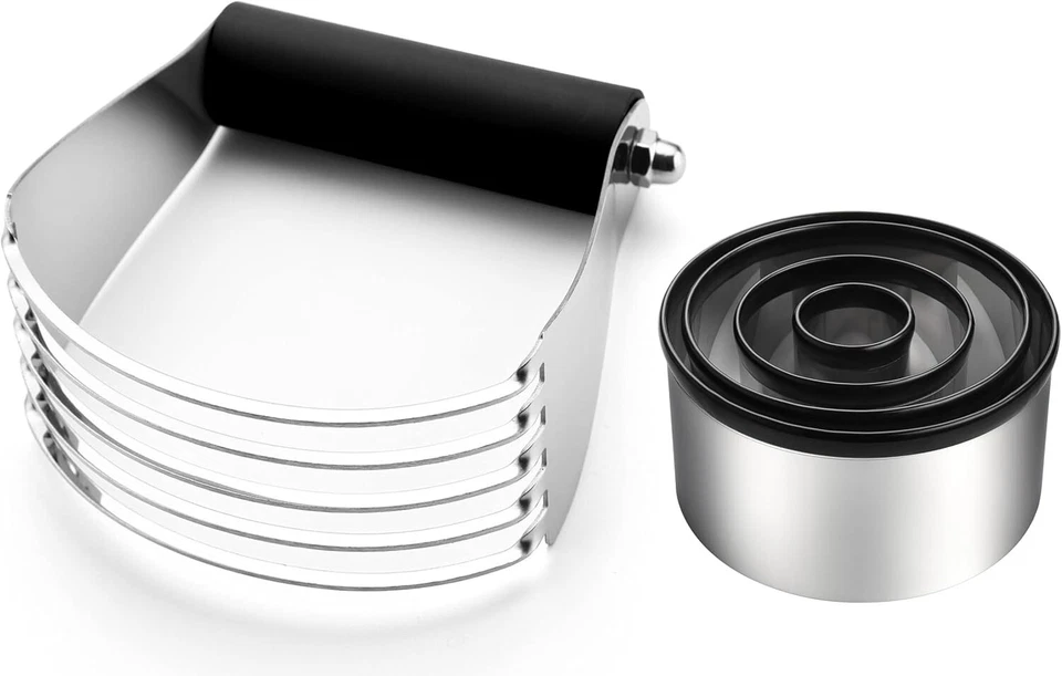 Batidora de masa profesional con agarre suave y 4 cortadores de galletas de acero inoxidable Foto 3 de 4